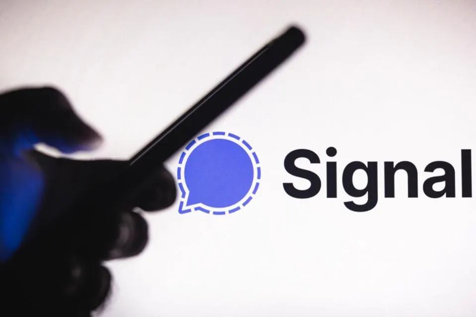 How to expand Signal's customer base